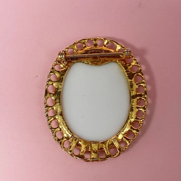 Vintage Hand Painted floral Pin - Picture 3 of 4